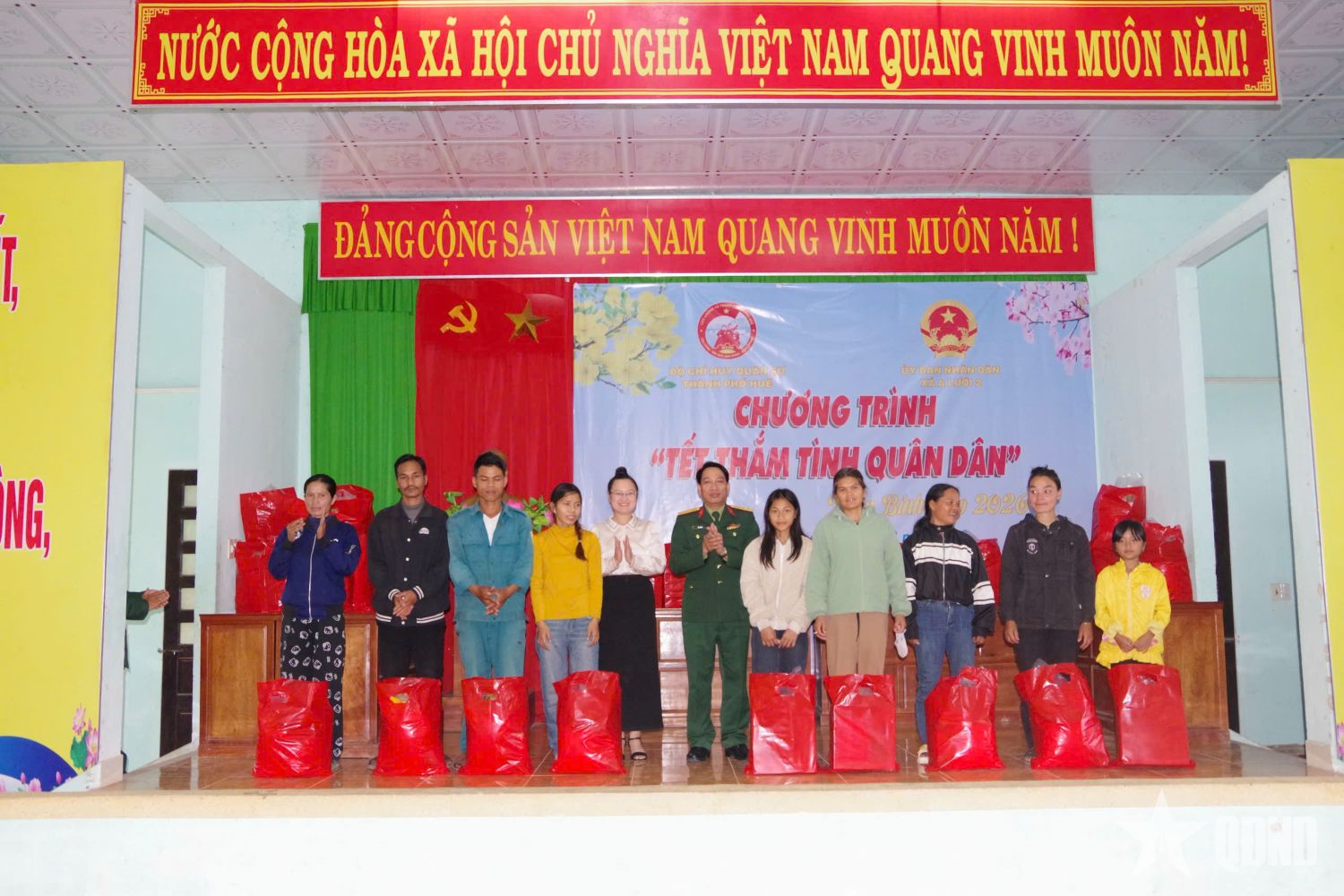 Bộ CHQS TP Huế phối hợp tổ chức chương trình “Tết thắm tình quân dân”